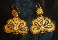 /album/joyas-para-ni%c3%b1os-y-ni%c3%b1as/aretes-filigrana-bano-de-oro-pavorreal-mediano-jpg/
